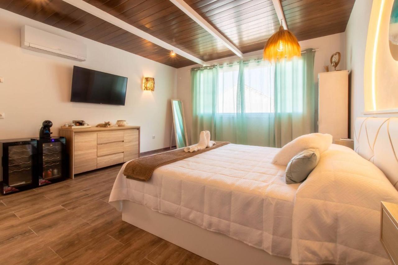 Room In Guest Room - Private Room In The Fishing Port Of Μαρμπέλλα Εξωτερικό φωτογραφία