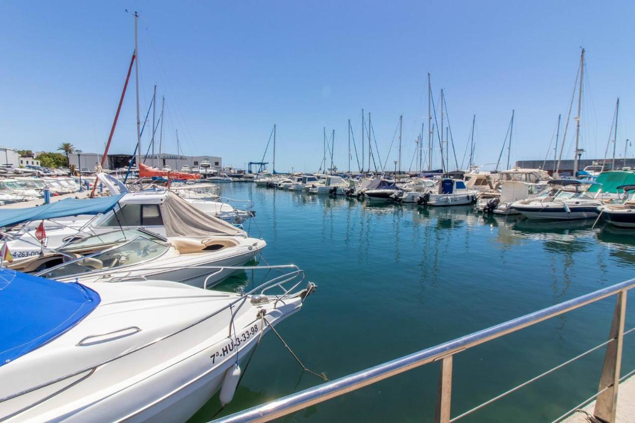 Room In Guest Room - Private Room In The Fishing Port Of Μαρμπέλλα Εξωτερικό φωτογραφία